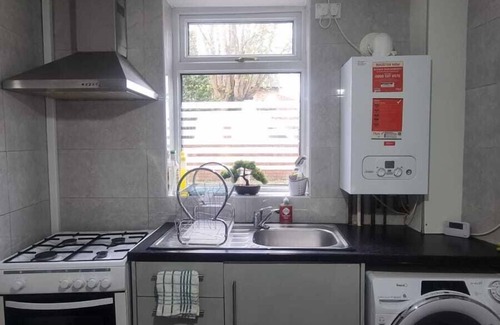 Moseley Apartment | Spacious deluxe room in moseley