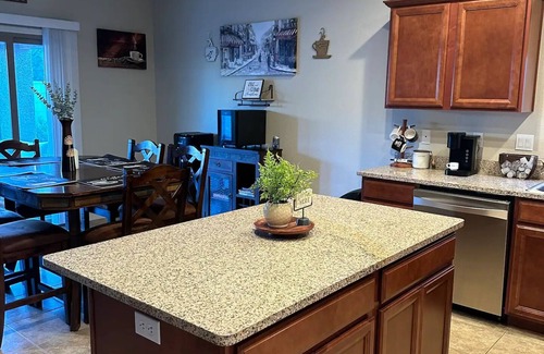 Kingman House | Spacious Desert Retreat With Breathtaking Views 2 Bedroom Home by RedAwning