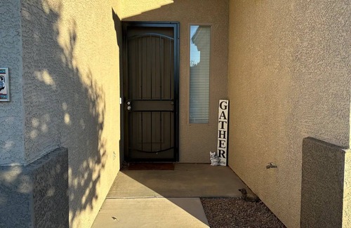 Kingman House | Spacious Desert Retreat With Breathtaking Views 2 Bedroom Home by RedAwning