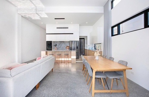 Woolooware House | Spacious Designer 4 bed family home - pool + pets