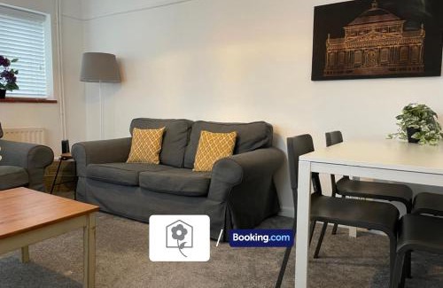 Portswood House | Spacious Detached Highfield House By Your Stay Solutions Short Lets & Serviced Accommodation Southampton Free Parking