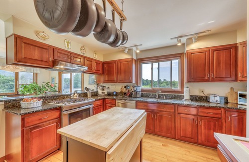 Waterbury Center House | Spacious, dog-friendly house w/free WiFi, gas fireplace, private grill