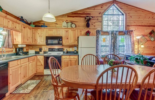 Sautee Nacoochee Cabin | Spacious Dog-Friendly Cabin with Screened Deck, Private Hot Tub, & Firepit