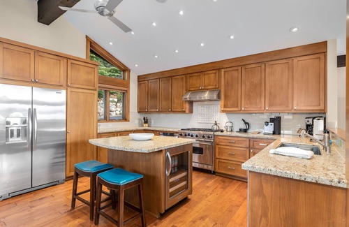Lake Forest Cabin | Spacious Dollar Point Home| Lake Tahoe Views| Pool Table| Private Hot Tub