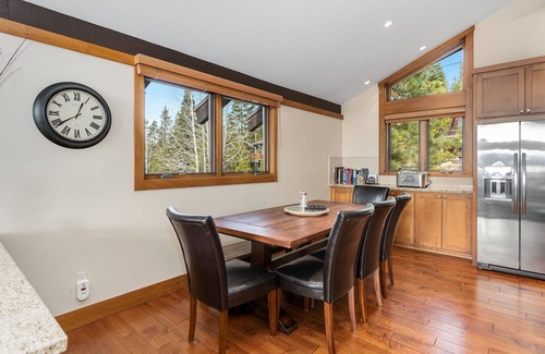 Lake Forest Cabin | Spacious Dollar Point Home| Lake Tahoe Views| Pool Table| Private Hot Tub