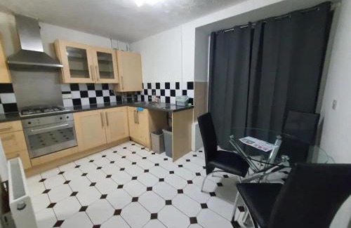 Birch House | Spacious Double Bedroom WA Greater Manchester