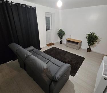 Newark upon Trent House | Spacious Double room 2