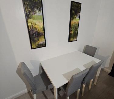 Newark upon Trent House | Spacious Double room 2