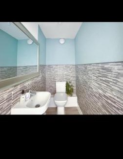 Colchester House | Spacious double room with king size bed