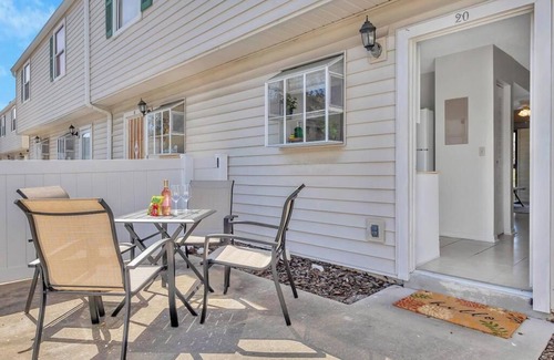 Springfield Condo | Spacious Downtown Historic Springfield Condo