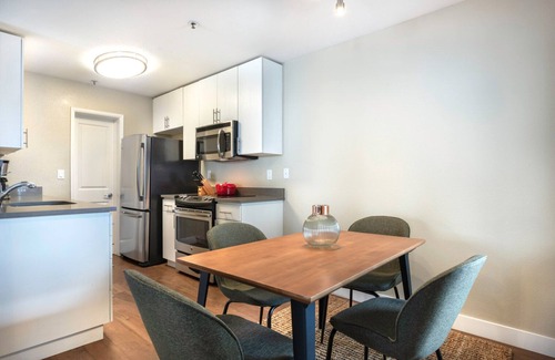 Old Mountain View Apartment | Spacious DT Mountain View 2BR w/Gym, Pool, Parking, W/D by Blueground