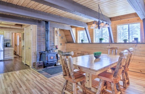 Duck Creek Village House | Spacious Duck Creek Village Cabin with Hot Tub!