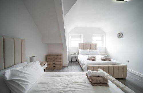 Thornton-Cleveleys Apartment | Spacious Duplex Apartment - Perfectly Situated in the Heart of the City
