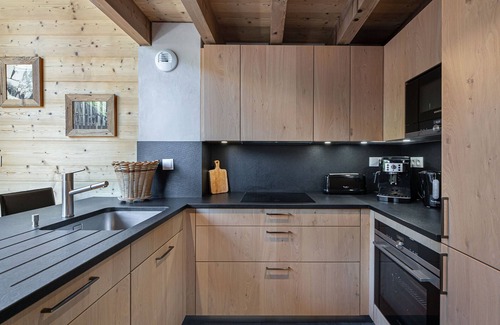 Le Bettaix Apartment | Spacious Duplex, Ski-In/Ski-Out, 4 Bedrooms, Fireplace, Mountain Serenity