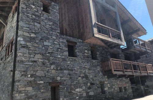 Le Bettaix Apartment | Spacious Duplex, Ski-In/Ski-Out, 4 Bedrooms, Fireplace, Mountain Serenity