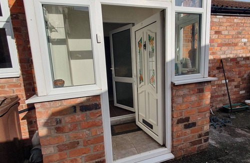Southport Apartment | Spacious Edwardian ground floor flat near to Southport Town center