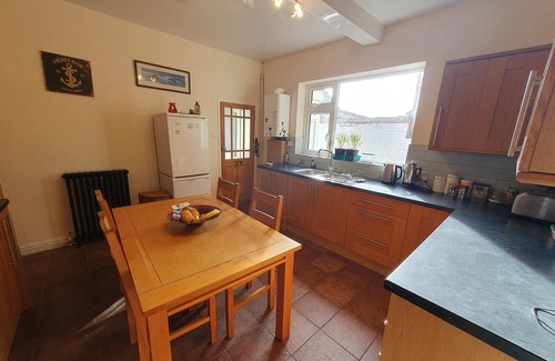 Southport Apartment | Spacious Edwardian ground floor flat near to Southport Town center