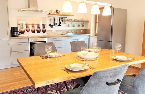 Stanggaß Apartment | Spacious Elly vacation apartment with 2 bedrooms, 2 bathrooms and Watzmann view