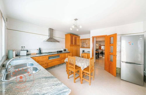Rincon de la Victoria Ski Chalet | Spacious home with lovely garden - TakeCareMalaga