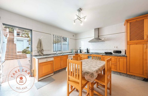 Rincon de la Victoria Ski Chalet | Spacious home with lovely garden - TakeCareMalaga