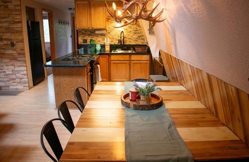 Meadow View Heights Cabin | Spacious & Family-Friendly Cabin Getaway