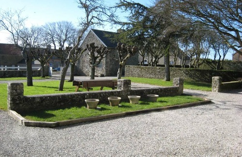 Glatigny Cottage | Spacious Family-Friendly Gite with Fireplace, Garden, & BBQ near La Haye