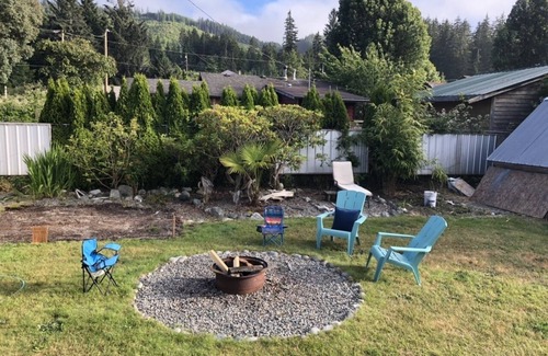 Port Renfrew House | Spacious, Family and Pet-Friendly 4 BR/2 Bath "Seaglass and Surf"