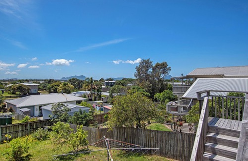 Ruakaka Cottage | Spacious Family Bach by the Sea - Ruakaka Home