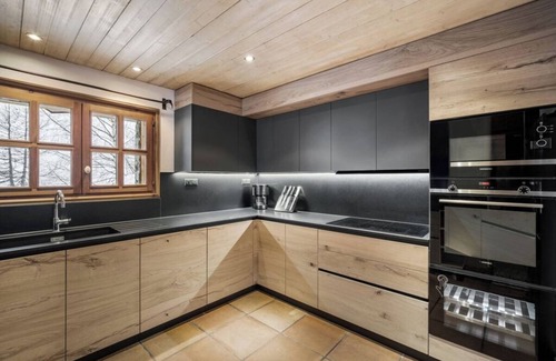 Tignes le Lac Ski Chalet | Spacious Family Chalet in the Heart of Tignes – Stunning Lake and Glacier Views