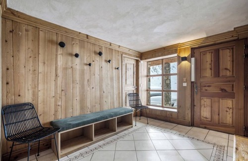 Tignes le Lac Ski Chalet | Spacious Family Chalet in the Heart of Tignes – Stunning Lake and Glacier Views