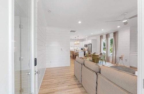 Tranquil Harbour House | Spacious Family Friendly 4 BR Home w/Pool & Outdoor Kitchen