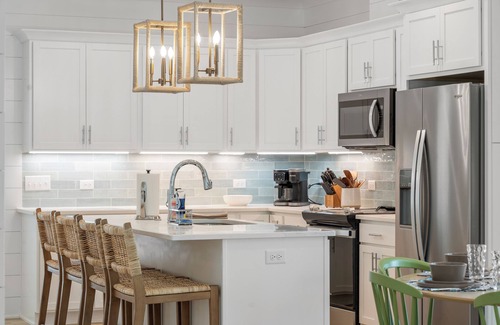 Tranquil Harbour House | Spacious Family Friendly 4 BR Home w/Pool & Outdoor Kitchen