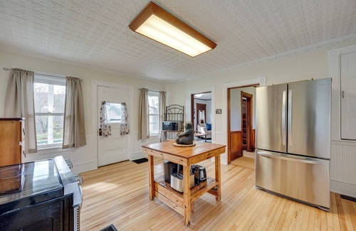 Pittsburg House | Spacious, family friendly 5-bedroom home in Pittsburg village with trail access.