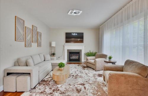 Colchester Villa | Spacious Family Friendly Royal Residence