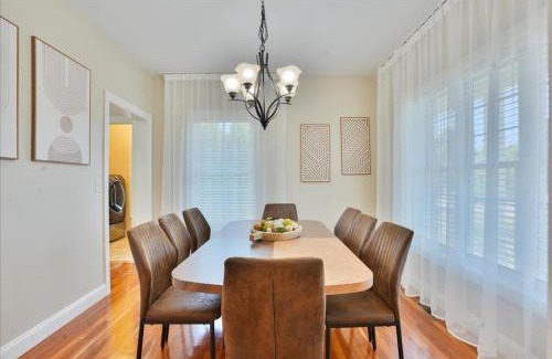 Colchester Villa | Spacious Family Friendly Royal Residence