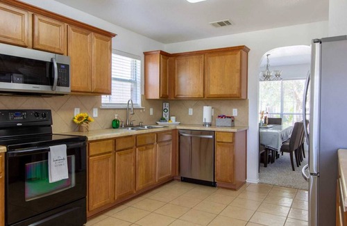 Killeen House | Spacious family-friendly home with large yard for 11 guests