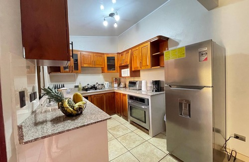 El Cerro House | Spacious Family Friendly Vacation House with a Garden. Close to the Beach!