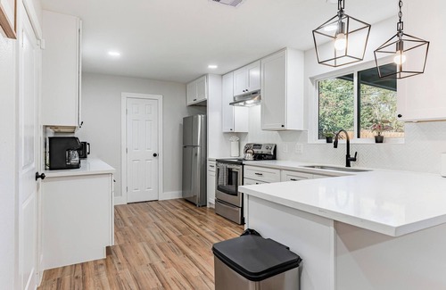 Central Southwest House | Spacious Family Getaway with Modern Comforts.