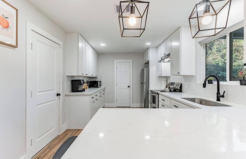 Central Southwest House | Spacious Family Getaway with Modern Comforts.