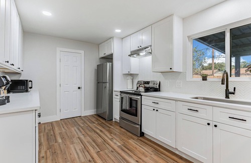 Central Southwest House | Spacious Family Getaway with Modern Comforts.