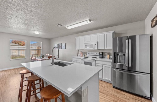 McKinney House | Spacious Family/Group friendly 4-bedroom house in charming McKinney