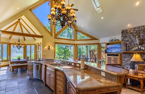 Big Bear Lake Ski Chalet | Spacious family home, significant neighborhood, pool table, hot tub, great views