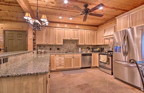 Mountain Home House | Spacious Family Home w/Fire Pit by Norfork Lake!