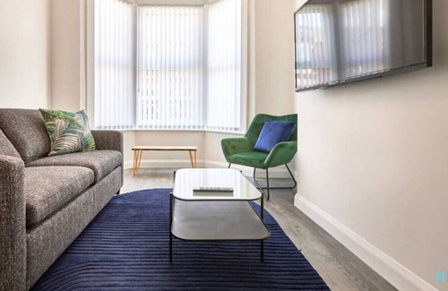 Liverpool House | Spacious Family Home | Near Aintree | Parking