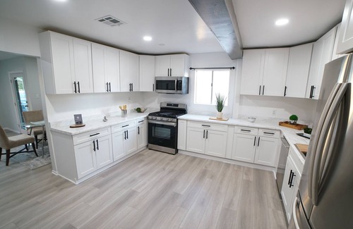 Winnetka House | Spacious Family Home In LA- 4 BR