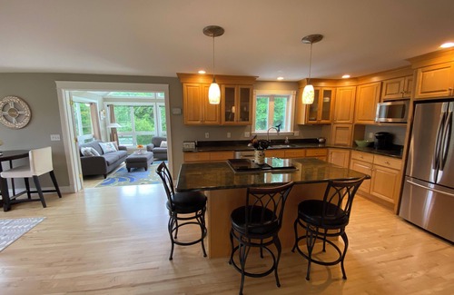 Scarborough House | Spacious Family Home, minutes to beaches and hiking trails! nsleeps 9