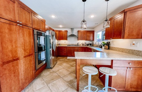 Tustin House | SPACIOUS FAMILY HOME - BEACH, DISNEYLAND, AIRPORT IN MINS!