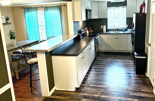 Gadsden House | *Spacious Family Home - Downtown Gadsden!*