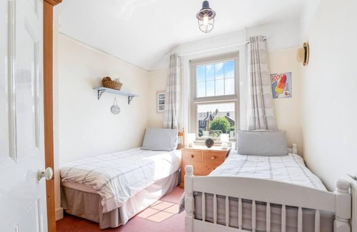 Sholden House | Spacious Family Home in Deal
