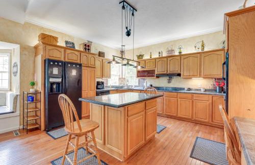 Camdenton House | Spacious Family Home Near Lake of the Ozarks!